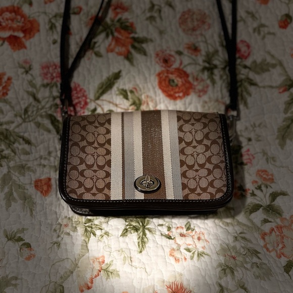 beautiful authentic coach small purse. Gently used and just gorgeous!!! - Picture 3 of 6